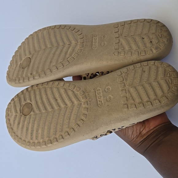 CROCS Sandals Thongs with Leopard Print Size 10 Comfort Summer Shoes - Picture 6 of 7